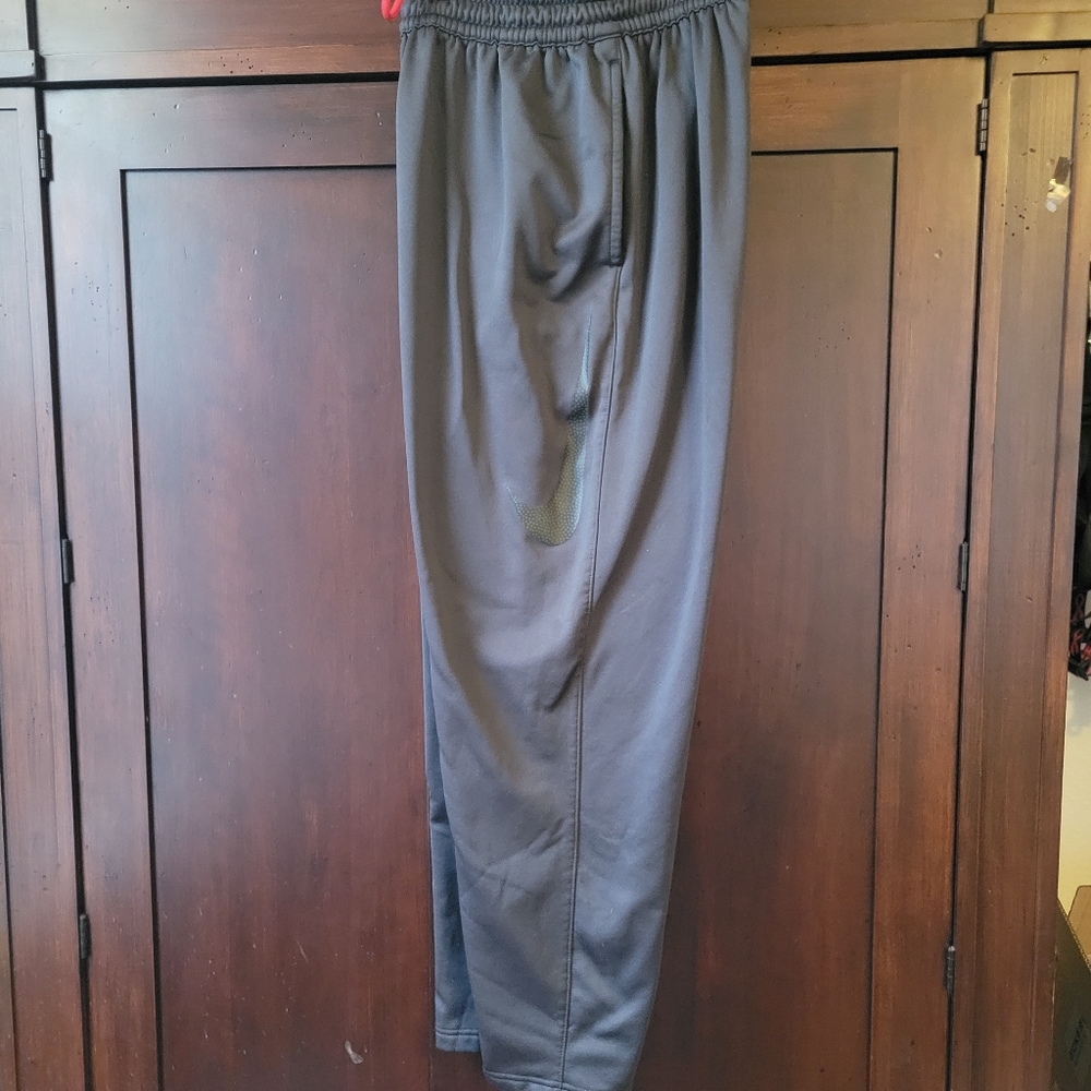 Mens nike sweat pants size 2xl ( gray & black)